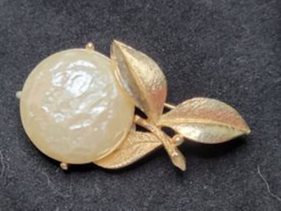 Timeless Pearl Bloom Brooch By Sarah Coventry, Go… - image 3