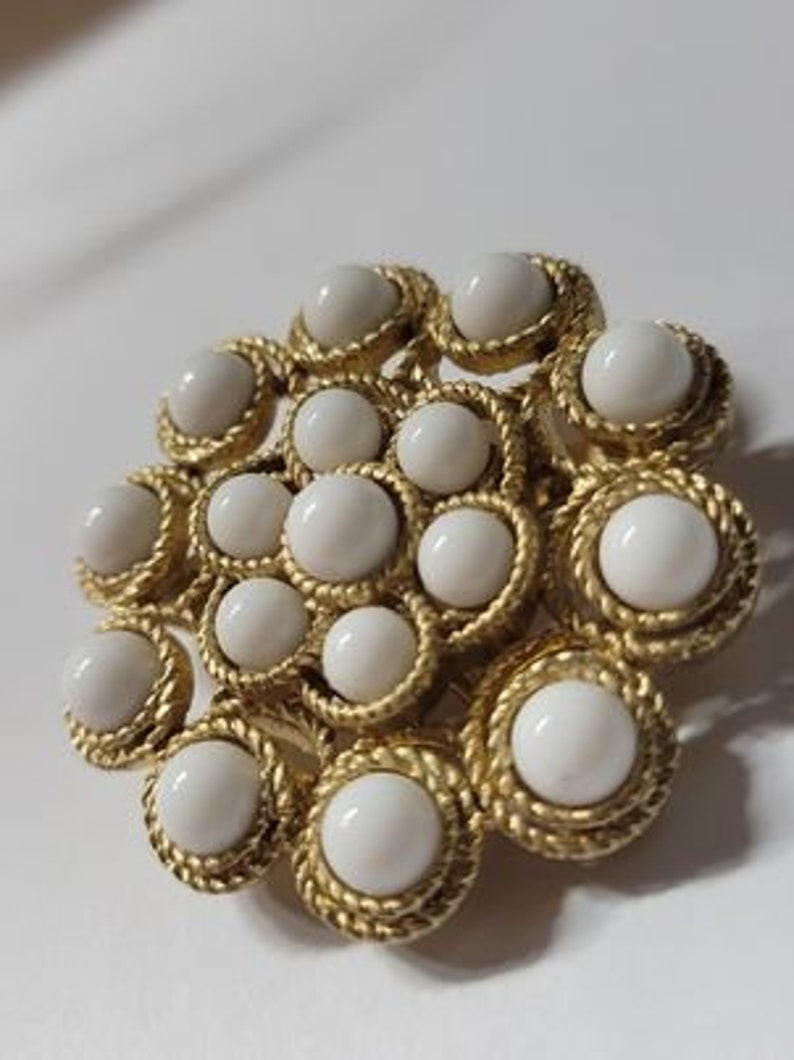 Vintage Round White Brooch Pendant Combination with Twisted Rope Opened Work Gold Tone /& White Glass Cabochons,
