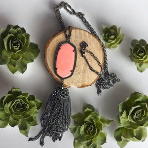 Collier Pendentif Kendra Scott Megan Lariet Rouge - Modèle Rare - Occasion