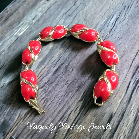 Vintage Red Lucite Thermoset Bracelet, Gold Tone … - image 5