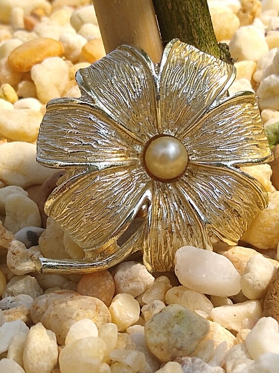 Vintage Silver Pearl Flower Brooch ,Vintage 1960's
