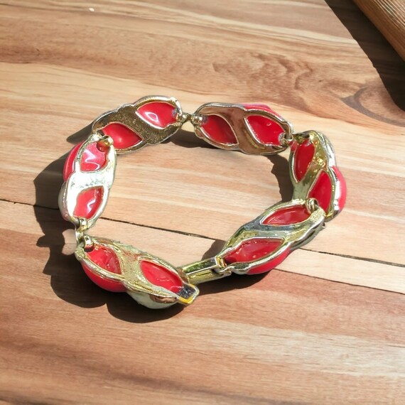 Vintage Red Lucite Thermoset Bracelet, Gold Tone … - image 4