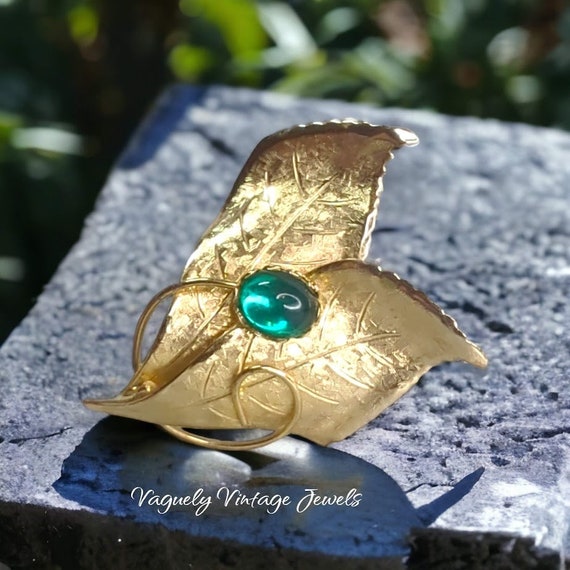 Estate Jewelry Gold Leaf Vintage Brooch with Gree… - image 2