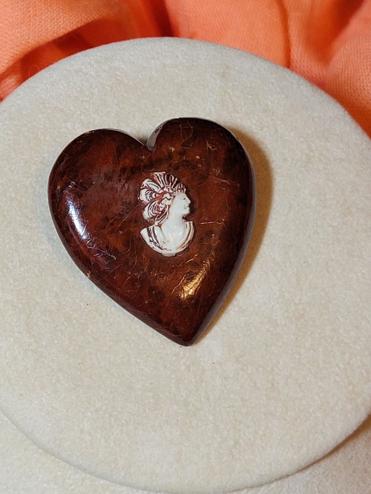 Vintage 1930s-40s Carved Wooden Heart Cameo Pin Brooch – Romantic Celluloid Cameo, Timeless Keepsake Gift for Her
