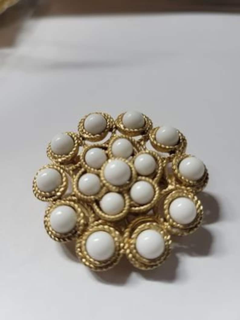 Vintage Round White Brooch Pendant Combination with Twisted Rope Opened Work Gold Tone /& White Glass Cabochons,