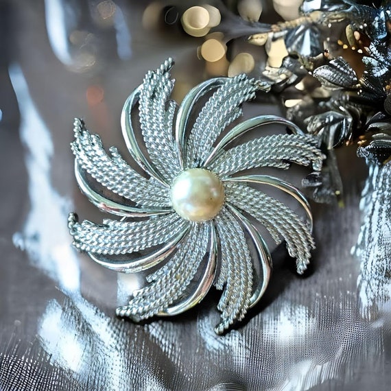 Vintage Silvery Sunburst Sarah Coventry Faux Pear… - image 6