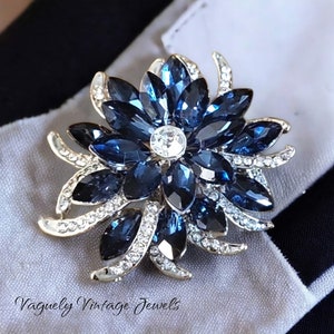Yesbay 4 Pcs Women Flower Brooch Pin Shiny Rhinestone Party Jewelry Scarf Garment Gift,Brooch Pin, Adult Unisex, Beige