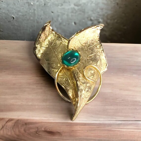 Estate Jewelry Gold Leaf Vintage Brooch with Gree… - image 3