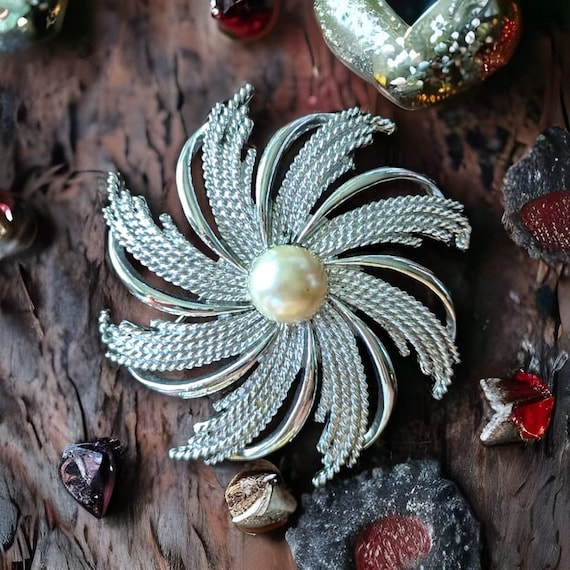 Vintage Silvery Sunburst Sarah Coventry Faux Pear… - image 1