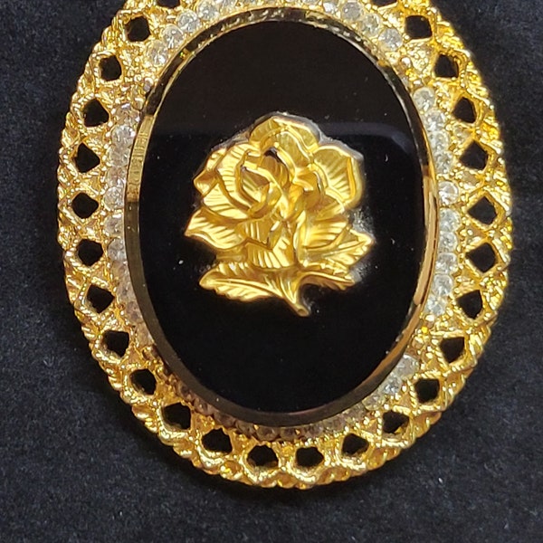 Vintage Gold tone with Rhinestones Glass Celebrity NY Signed Rose Cameo Pin Brooch