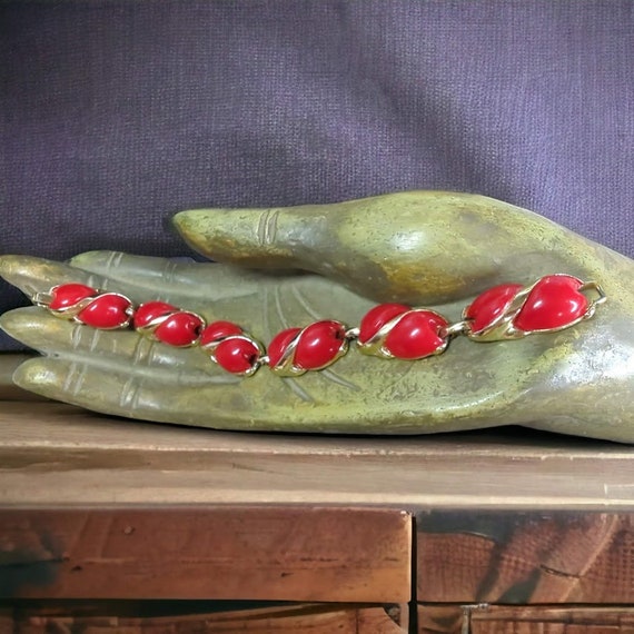 Vintage Red Lucite Thermoset Bracelet, Gold Tone … - image 3