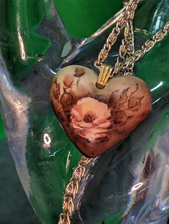 Lovely Vintage Hand Painted Ceramic Heart Pendant 