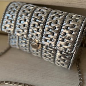 Sac fait main en argent au crochet | Sac à main métallique à bandoulière | porté épaule fait main | Cadeau parfait pour elle |  Pochette de soirée tendance |