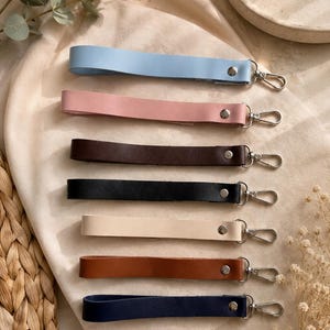 Vegan Leather Wristlet Keychain • Faux Leather Wrist Strap for Keys • Short Bag Handle • Key Fob Wristlet • Cute Gift for Her