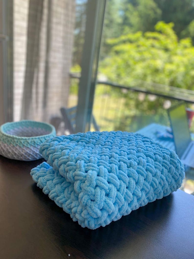 Finger Knitting Loop Yarn Blanket Tutorial PDF + Video | Easy, Relaxing ...