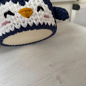 Crochet basket tutorial, penguin crochet basket pattern, easy crochet video class, beginner crochet course, t-shirt yarn basket, crochet home decor, handmade Christmas gift idea, kids room storage basket, holiday crochet pattern, crochet for beginners, crochet pattern PDF, step-by-step crochet tutorial, crochet wooden base basket, DIY crochet decor, multilingual crochet course, crochet basket design 2025, crochet craft idea, crochet digital download.