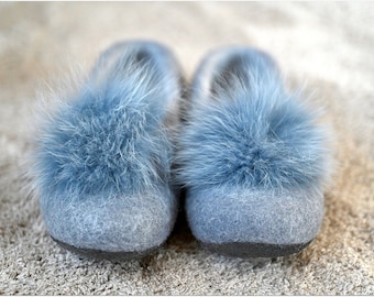 Hand felted grey color pompom tinkerbell slippers from merino wool with natural fur for women; Eusize 41