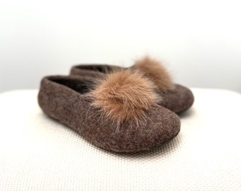 Hand felted brown color pompom / Tinkerbell slippers for women with natural brown color fur (fox). Eu size 40