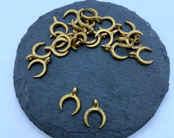 Messinganhänger Mond, 13x15 mm, Makramee und Schmuck