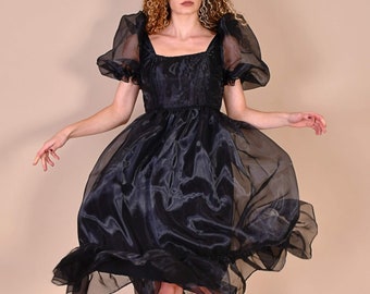 Robe organza noire/ robe noire midi/ robe organza de piste/ robe midi noire/ petite robe noire/ robe noire à manches bouffantes