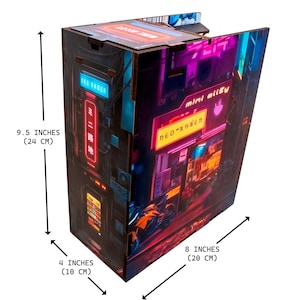 Op de afbeelding: Houten doos met een levendig neon stadsgezicht ontwerp. De doos is 24 cm hoog, 20 cm breed en 10 cm diep. Het ontwerp bevat de tekst "NEO RAMEN" en "mini alley".
