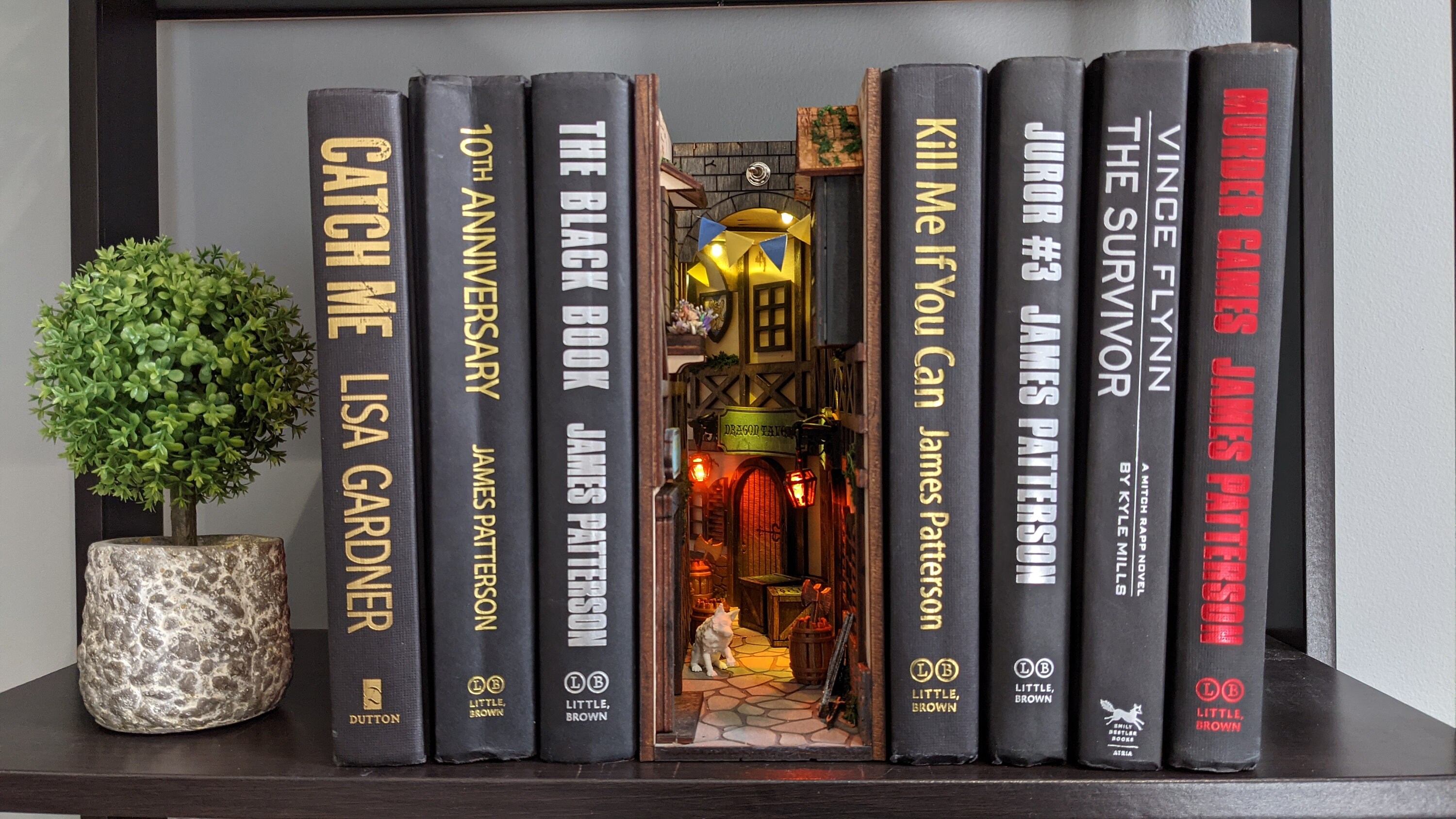 MINI ALLEY Medieval Assembled Booknook Premade Bookshelf Insert Bookshelf  Alley® Book Nook Personalized Gift -  Sweden