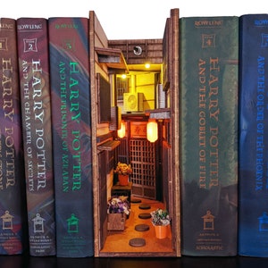 MINIALLEY Japan Booknook zusammengestellt vorgefertigte Bücherregal Einsatz personalisierte Geschenk Alley Buchecke
