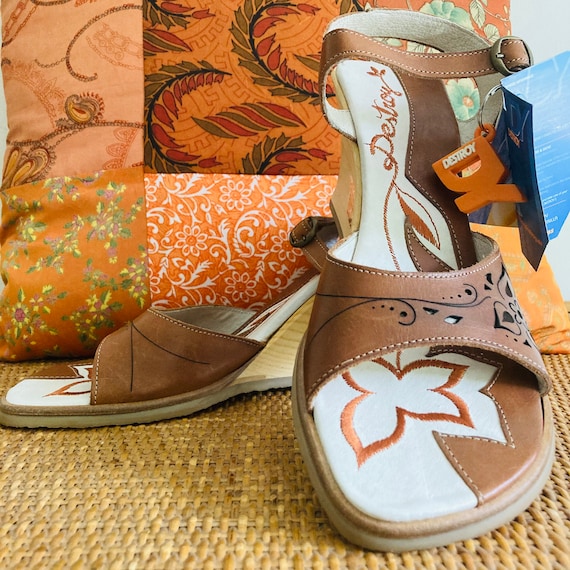 Vintage // 90s // Destroy // Wedge 