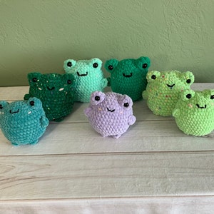 Handmade Crochet Frog Plushie – Amigurumi Stuffed Animal, Cute Froggie Desk Pet, Gift for Kids, Green Toy, Frog Lover Gift