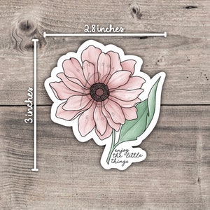 Roze Bloem Vinyl Sticker | Pastel Bloemen Sticker | Geniet van de kleine dingen quote