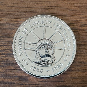 Vintage Statue of Liberty Centennial 100th Anniversary Commemorative Coin - 1886-1986 - The Gift of Freedom