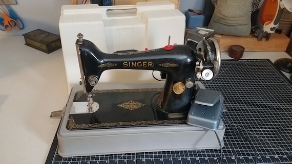 SINGER Sewing Machine Bentwood Carrying Wooden Case Top Cover Lid