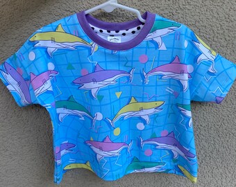 Gr.62/68 - 134/140 Oversize Shirt ,Retro Sharks‘ aus Bio Jersey