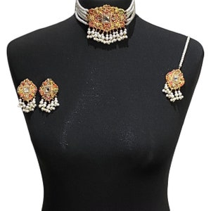 Traditionele vergulde aantrekkelijke look bloemvorm ontwerp Kundan