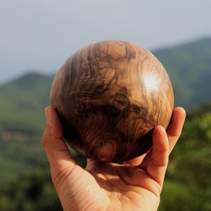 Turned wood spheres - Diameter from 5 to 25 cm approx.