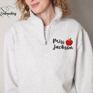 【GRAVER】heartboard embroidery white clip sweatshirt GRAVER】heartboard embroidery white clip sweatshirt MUSINSA