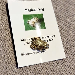 Winziger Glücksbringer, magischer Frosch, Schutzamulett, Geschenk für die Schwester Bild 2
