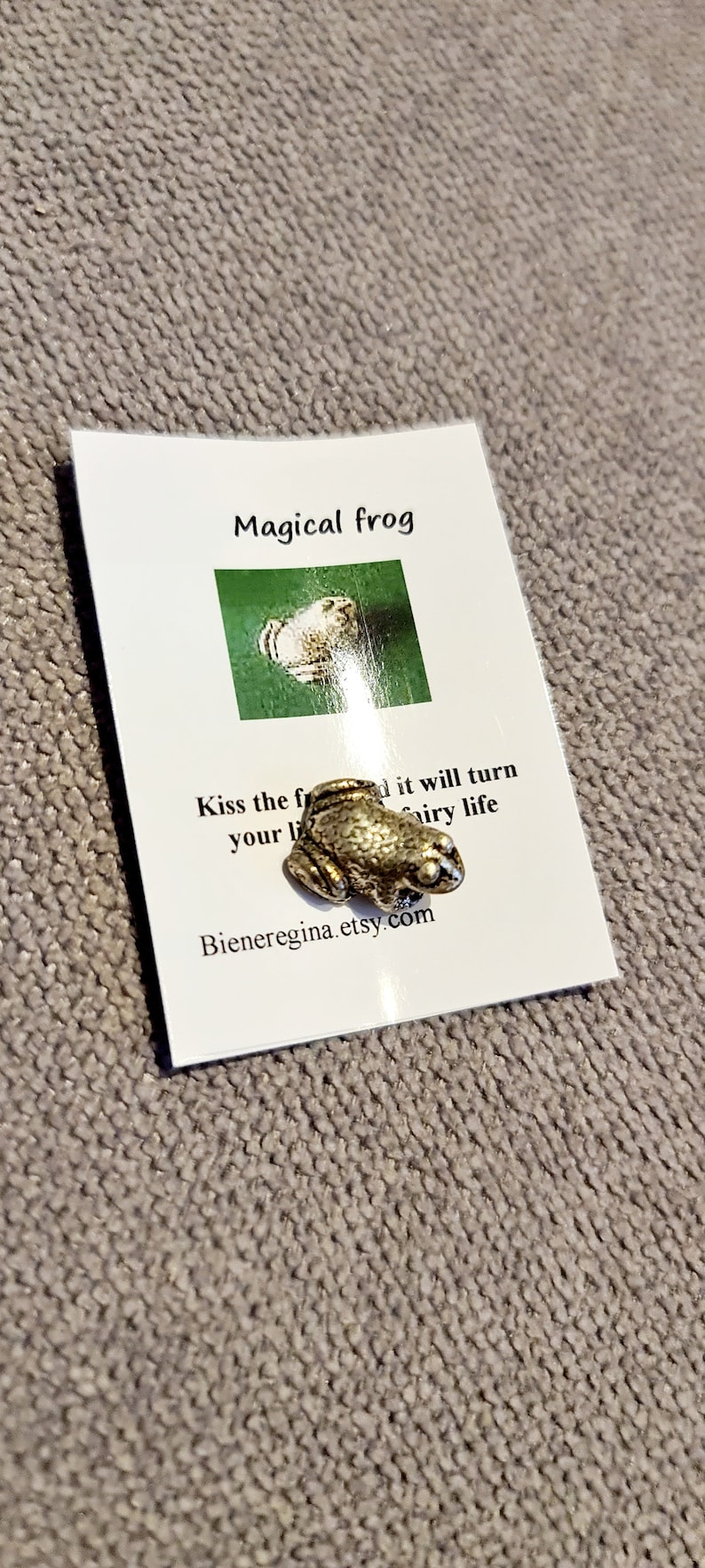 Winziger Glücksbringer, magischer Frosch, Schutzamulett, Geschenk für die Schwester Frog