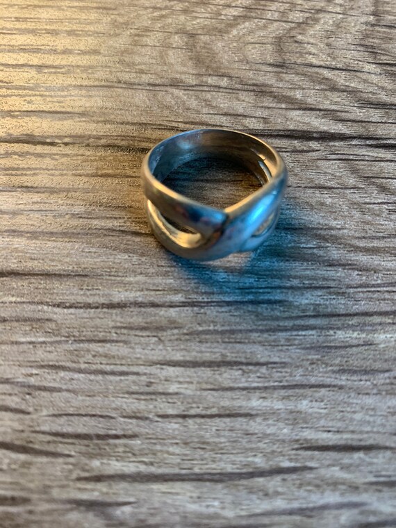 Vintage Silver Ring with Interconnecting Lines - image 2