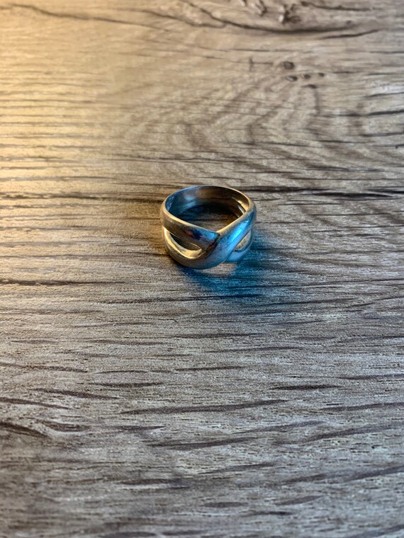 Vintage Silver Ring with Interconnecting Lines - image 1