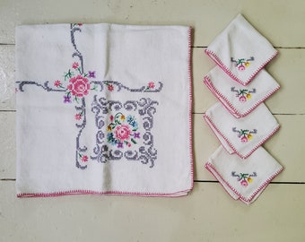 Set Hand bestickte Vintage Tischdecke und Servietten