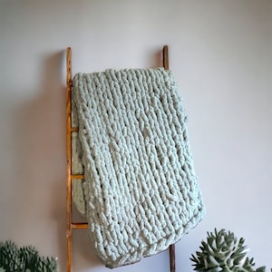 Large Knit Light Green Blanket | Chunky Knit Blanket Light Green | Hand Knit Chunky Blanket | Handmade Big Knit Blanket |  Green Afghan