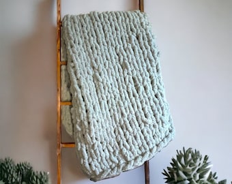 Large Knit Light Green Blanket | Chunky Knit Blanket Light Green | Hand Knit Chunky Blanket | Handmade Big Knit Blanket |  Green Afghan