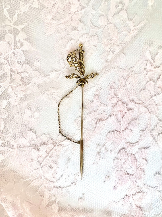 Victorian Gold Jabot Pin Gem