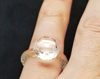 Anillo de diamantes de tamaño real y usable hecho de azúcar isomaltosa, color personalizado para la piedra y la banda, compromiso, boda, aniversario, etc.