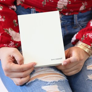 Letterpress Wenskaart: Love Yourself First (Reliëf belettering)