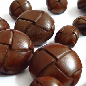 Boutons de veste en cuir véritable (marron) Disponibles en lots 3L/7S, 4L/8S, 6L, 8L, 6S, 8S (grand ø23,0 mm/petit ø15,0 mm)