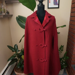Vintage Mod 1960s Reversible Plaid / Maroon Cape