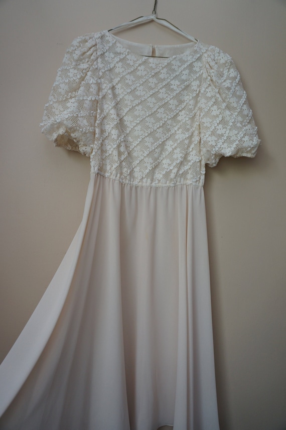 Beautiful 70/80s Lace Puff Sleeve Shift Dress