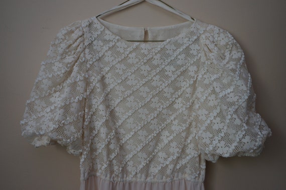 Beautiful 70/80s Lace Puff Sleeve Shift Dress - image 4